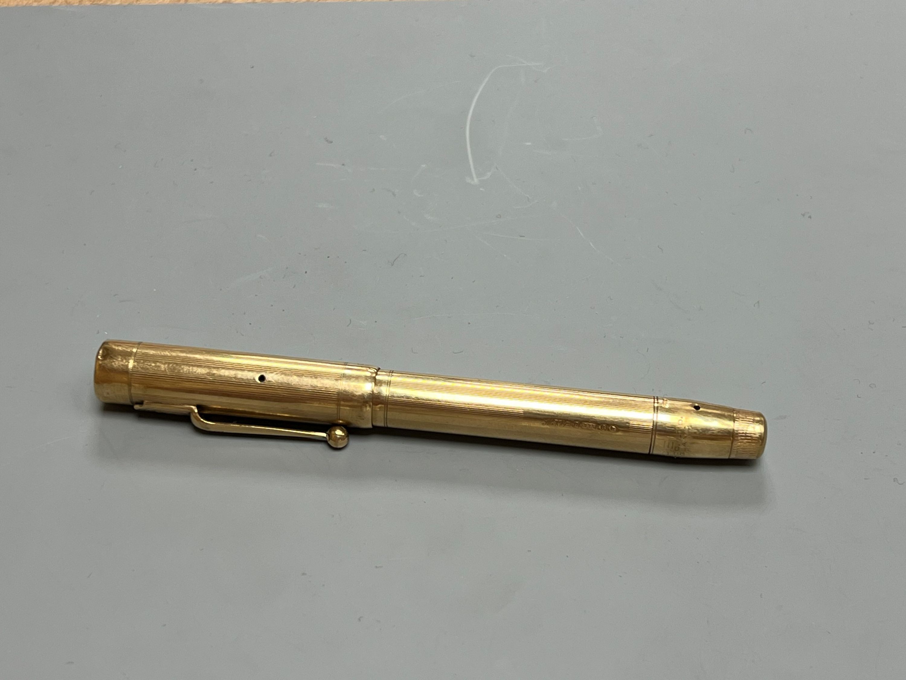 A Swan engine turned 9ct gold fountain pen